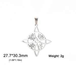 Détail macro du pendentif nœud celtique en acier inoxydable avec dimensions 27,7 x 30,3 mm