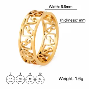 Bague en acier inoxydable doré avec cœurs ajourés et guide des tailles détaillé