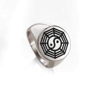 Anello sigillo da uomo in acciaio al titanio con motivo Tai Chi Bagua d'argento sulla cima