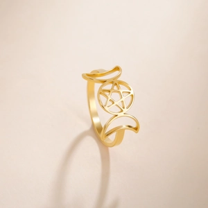 Anello unico in acciaio inossidabile dorato con tripla luna e design a pentagramma