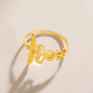 Bague ailée en acier doré avec lettrage Jess personnalisé pour infirmières et médecins
