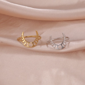 Anelli minimalisti in acciaio inox con fasi lunari color oro e argento su seta