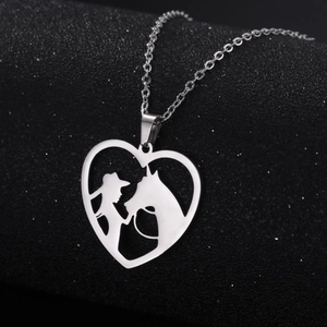 Collana con Pendente a Cuore in Acciaio Inossidabile per Donna Catena a Clavicola con Silhouette di Ragazza e Cavallo
