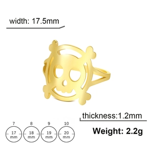 Detailed view of gold skull ring dimensions showing 17.5mm width and size specifications