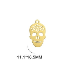 18K vergoldeter Titanstahl Sugar Skull Anhänger mit hohlem, geschwungenem Muster
