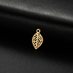 Pendentif feuille évidée en acier doré avec nervures délicates pour création de bijoux