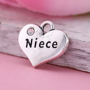 Pendentif cœur vintage avec gravure Niece et strass sur bloc de bois blanc