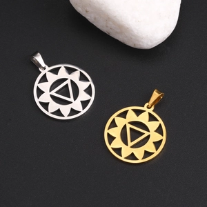 Pendentif Chakra du Plexus Solaire Yoga en Acier Inoxydable Mandala de Soleil Évidé Symbole de Triangle Accessoire Bijoux DIY pour Collier