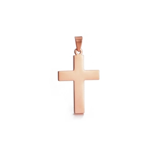 Dettaglio macro del ciondolo a croce in acciaio inossidabile placcato oro rosa 18K