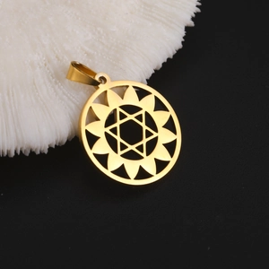 Pendentif en acier inoxydable doré avec hexagramme évidé et motif mandala