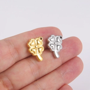Polierte vierblättrige Kleeblatt-Anhänger aus Edelstahl in Gold und Silber