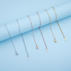 Detail view of O-chain necklace sets in silver, rose gold, and 18K gold finishes
