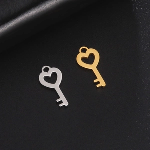 Colgantes de llave corazón hueco en oro y plata para parejas y accesorios de joyería