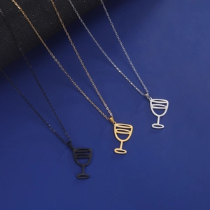 Tres colgantes de copa de vino en acero inoxidable negro, oro y plata con cadena fina