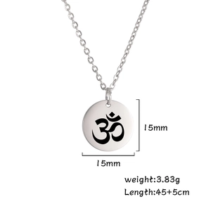 Collier en acier inoxydable argenté avec pendentif Om et symbole de yoga sur chaîne
