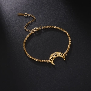 Vue détaillée du bracelet en acier inoxydable doré avec pendentif lune et chaîne box