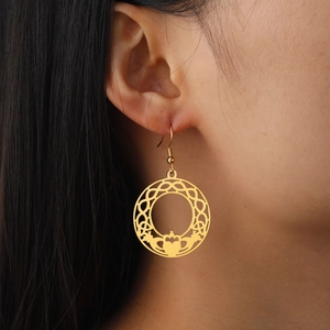 Gouden Claddagh-stijl ronde hangende oorbellen met vintage Keltische patronen