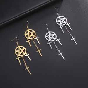 Boucles d'oreilles gothiques étoile pentagramme et croix en finitions or et argent