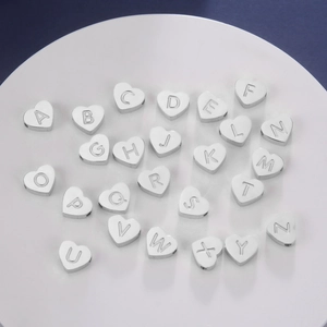 Lot de 26 breloques alphabet en forme de cœur en acier inoxydable pour bijoux