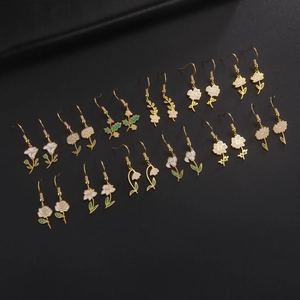 Lot de 12 boucles d'oreilles fleurs en acier inoxydable doré avec émail coloré élégant