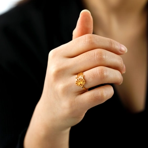 Bague lotus en acier inoxydable doré pour femme au design vintage et épuré