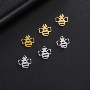 Cute stainless steel bee charms in gold and silver for DIY jewelry making accessories