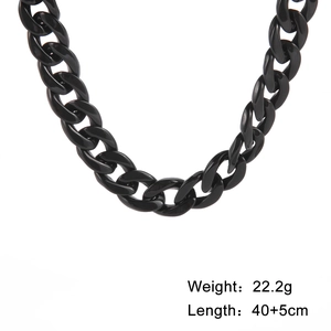 Collana a catena grossa in acrilico nero stile hip-hop, 40+5 cm e peso 22,2 g