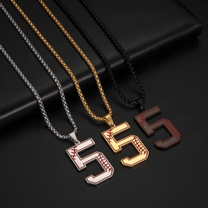 Détails des pendentifs baseball numéro 5 en finitions argentée, dorée et noir fusil