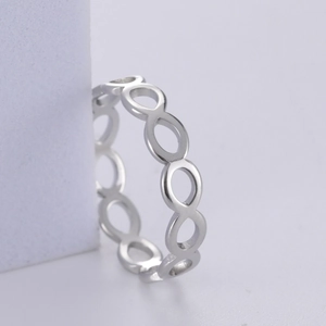 Anello infinito minimalista in acciaio inossidabile con design traforato per uomo e donna