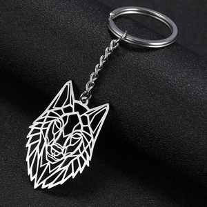 Detail of geometric wolf head keychain made of polished 304 stainless steel material