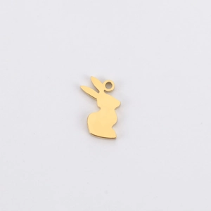Vue détaillée d'un pendentif lapin en or 18 carats pour la création de bijoux artisanaux