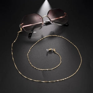 Detail of 18K gold plated water-ripple eyeglass chain with purple gradient sunglasses