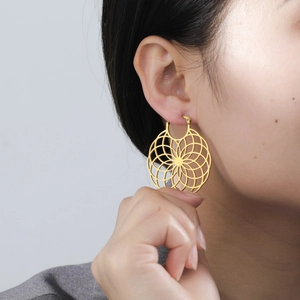 Chic hollow daisy gold stainless steel earrings in large geometric hoop design for women
