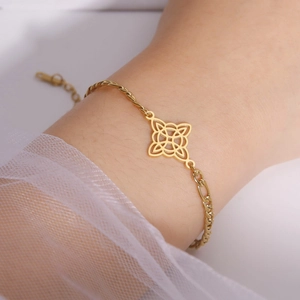 Vintage gold stainless steel Figaro chain bracelet with Celtic witch knot pendant