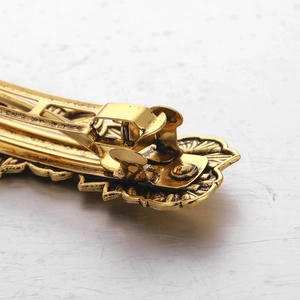 Haarklammer aus Goldlegierung im Vintage-Stil mit geprägten Schmetterlingsmustern