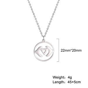 Minimalistische Edelstahlkette mit geometrischem Dreieck und kreisförmigem Anhänger
