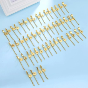Boucles d'oreilles créoles en acier titane doré avec 26 lettres et longues chaînettes