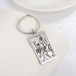 Porte-clés rectangulaire en acier poli avec pendentif Tarot Six de Bâtons et anneau rond
