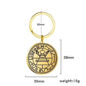 Detailed view of golden Solomon lucky amulet keychain with 35mm engraved pendant