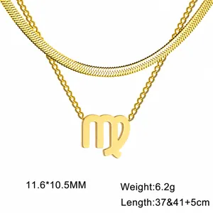 Gros plan d'un collier double épaisseur doré avec chaîne serpent et pendentif Vierge