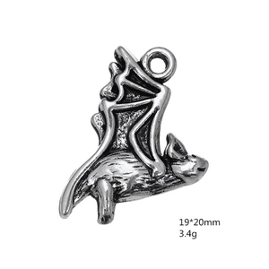 Detailansicht Fledermaus-Anhänger in Antik-Silber mit 19x20mm Größenangaben