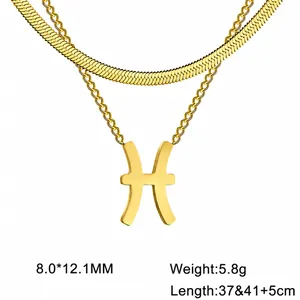 Vue détaillée du collier double rang doré avec pendentif Poissons et chaîne serpent
