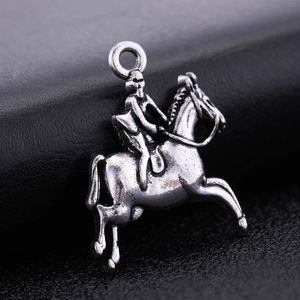 Pendentifs Cheval en Argent Antique Vintage Breloques de Chevalier en Alliage pour Fabrication de Bijoux DIY Collier Porte-clés