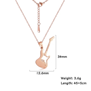 Collana con ciondolo a chitarra punk in acciaio inossidabile oro rosa con misure