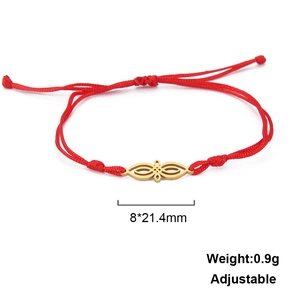 Verstellbares rotes Kordelarmband mit goldenem geometrischem Edelstahl-Anhänger