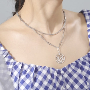Collier double rangée en acier inoxydable avec maille trombone et pendentif étoile