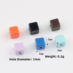 Perles cubes acryliques colorées 5mm avec trou 1mm pour création de bijoux DIY