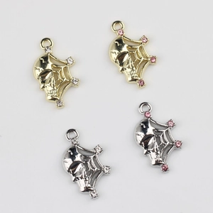 Detail von Legierung Totenkopf und Spinnennetz Anhängern mit Zirkonia für Schmuck