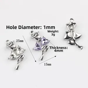 Ciondolo a rosa in lega con zircone a cuore per creazione gioielli DIY 25x15mm