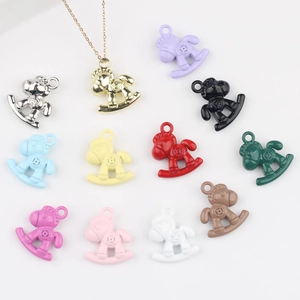 Ciondoli a Forma di Cavallo a Dondolo in Lega Minimalista Con Motivo a Moneta Pendenti Verniciati Colorati per Fai da Te Collana Bracciale Gioielli Accessori